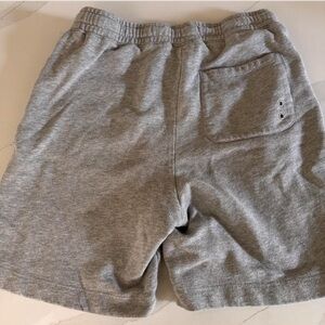 Vineyard vines sweats boys size L